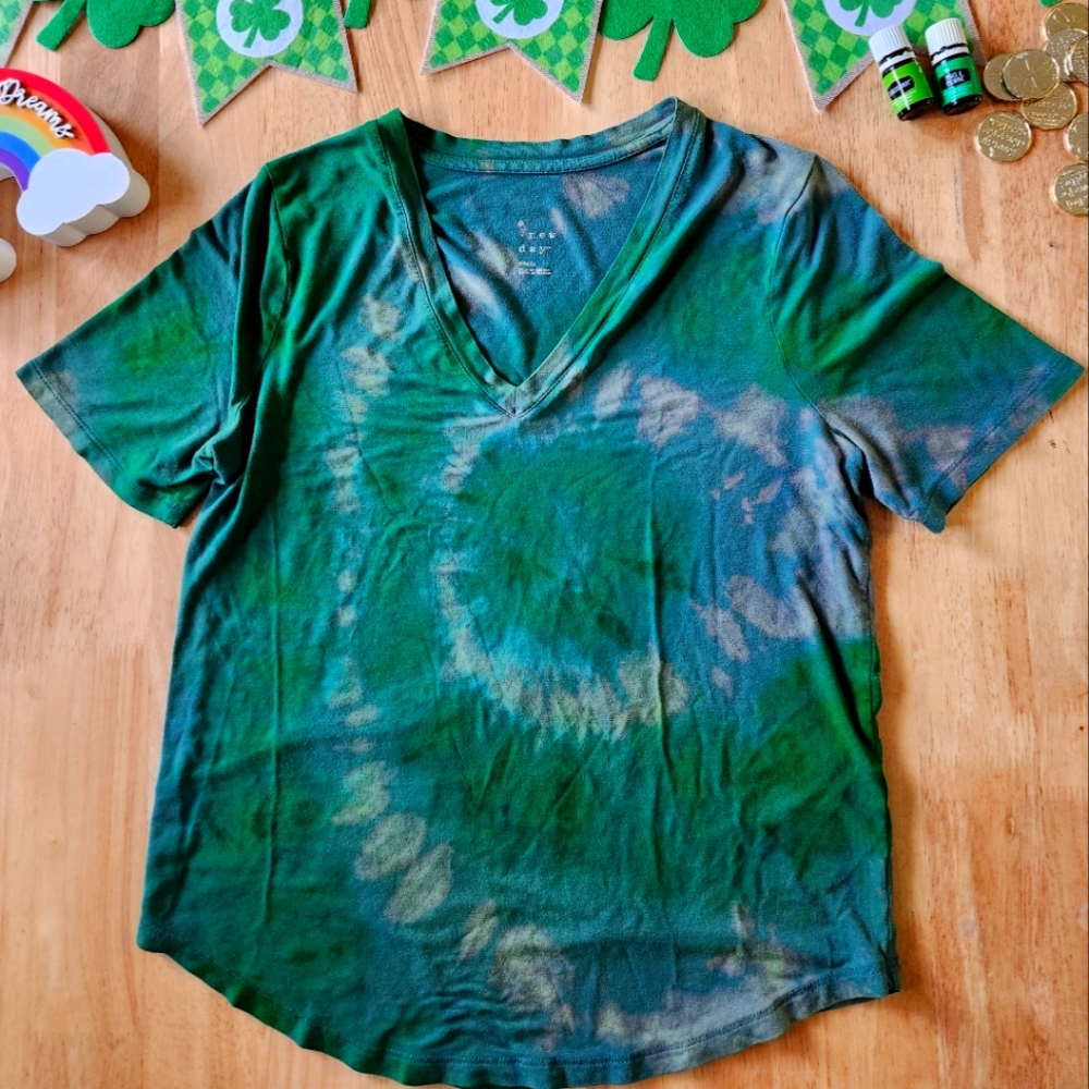 Custom St. Patrick's Day Tie Dye V Neck sz Small Reverse dye